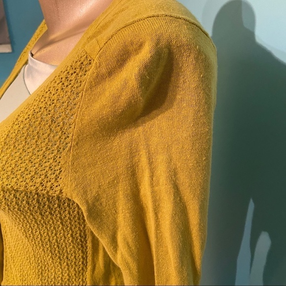 🛍️3/$30 Eddie Bauer chartreuse coloured cardigan sweater - Picture 3 of 6